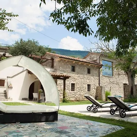 Trohi Homes - Soulful Istrian Hideaway Susnjevica
