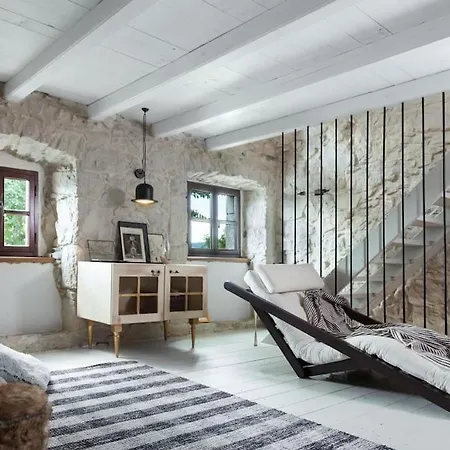 Trohi Homes - Soulful Istrian Hideaway *