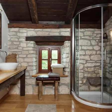 Trohi Homes - Soulful Istrian Hideaway Villa *