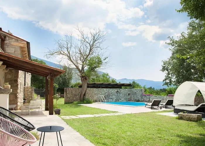Villa Trohi Homes - Soulful Istrian Hideaway *
