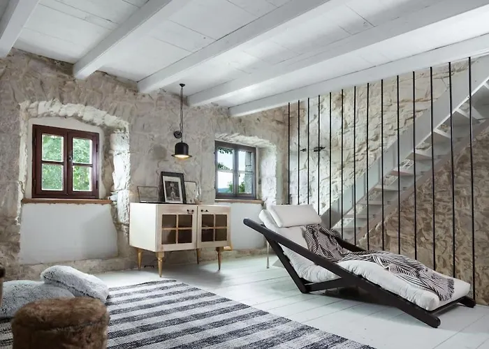 Trohi Homes - Soulful Istrian Hideaway *
