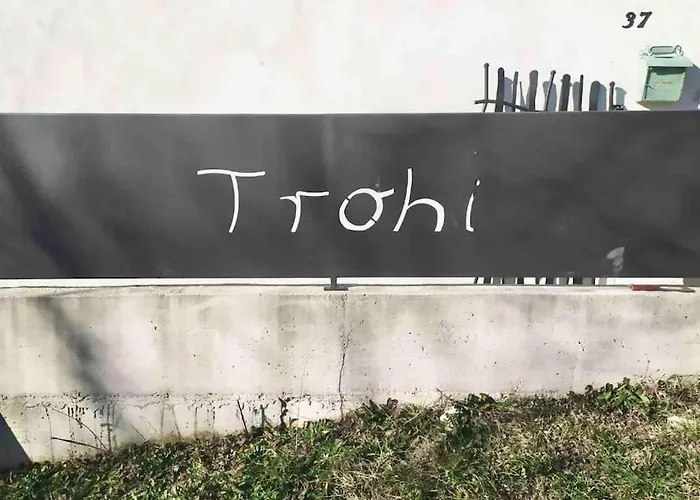 Villa Trohi Homes - Soulful Istrian Hideaway *