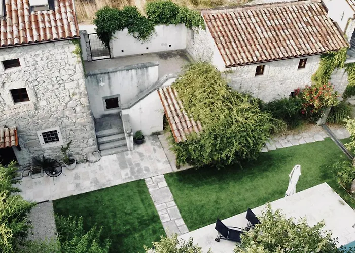 Trohi Homes - Soulful Istrian Hideaway Villa *
